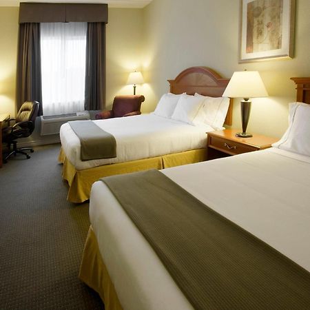 Holiday Inn Express Hotel & Suites 1000 Islands - Gananoque By Ihg Bagian luar foto