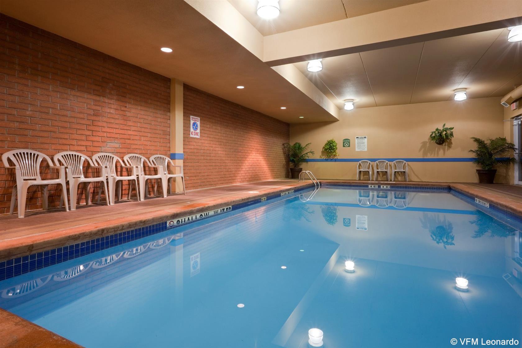 Holiday Inn Express Hotel & Suites 1000 Islands - Gananoque By Ihg Bagian luar foto