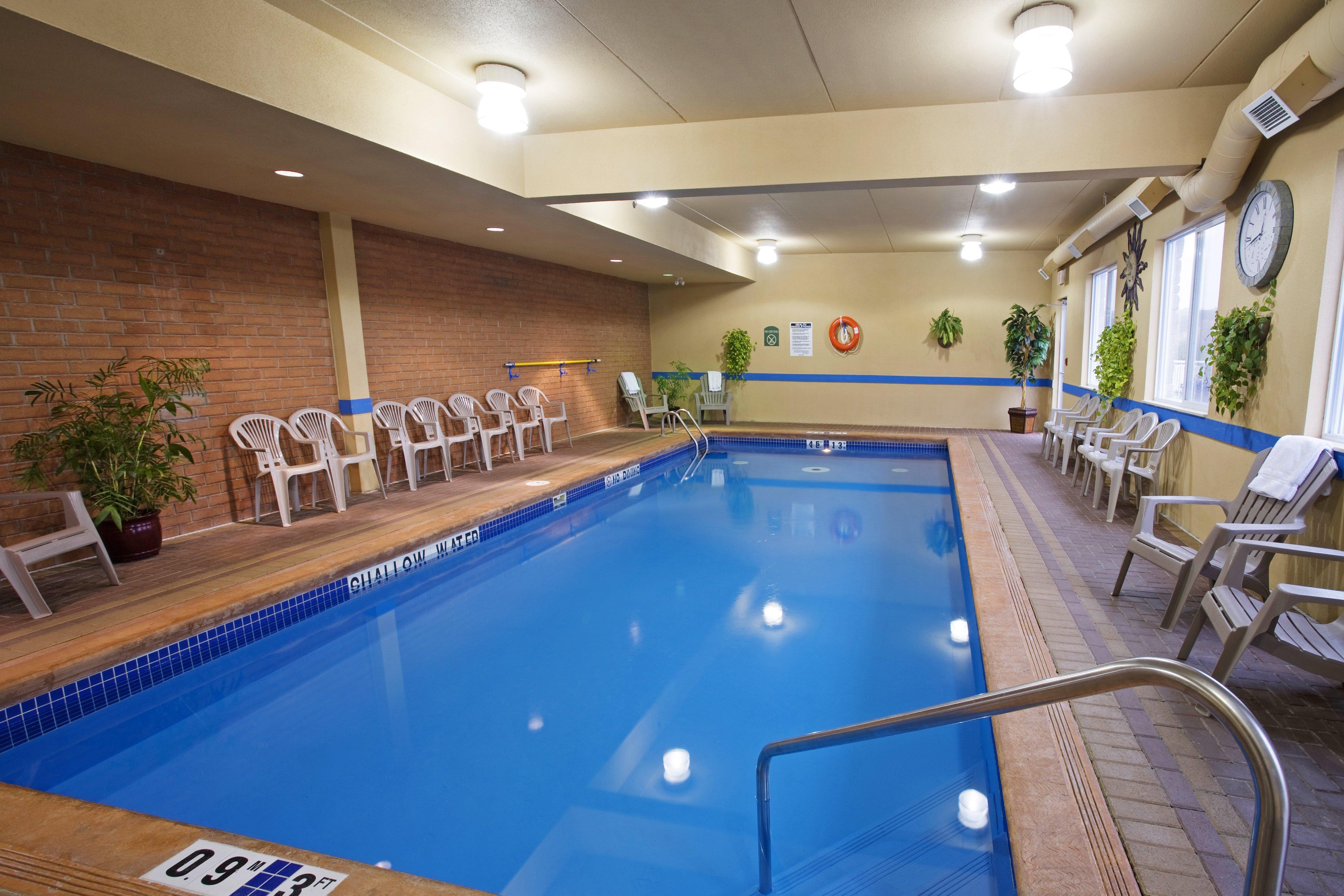Holiday Inn Express Hotel & Suites 1000 Islands - Gananoque By Ihg Bagian luar foto