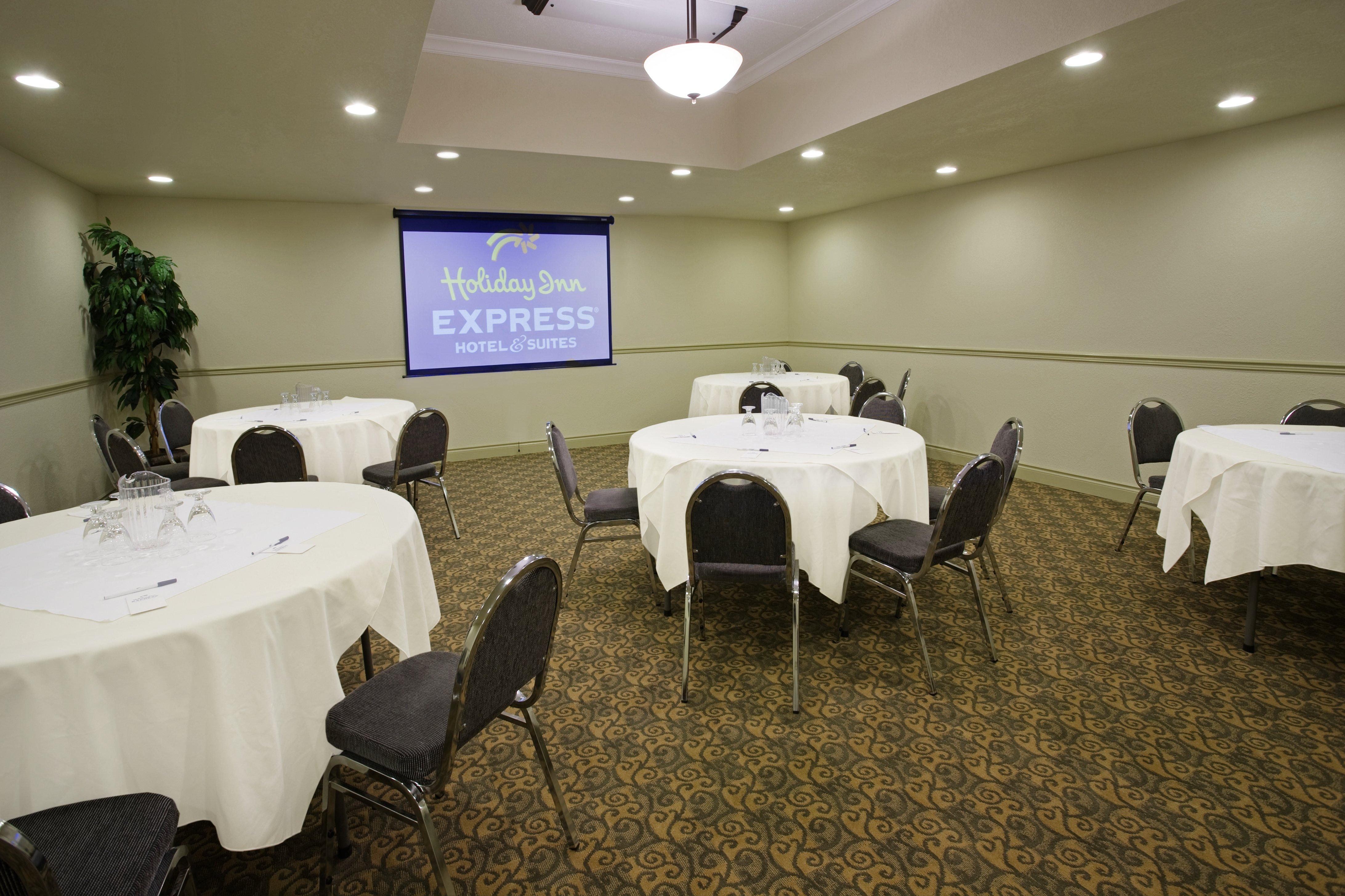 Holiday Inn Express Hotel & Suites 1000 Islands - Gananoque By Ihg Bagian luar foto