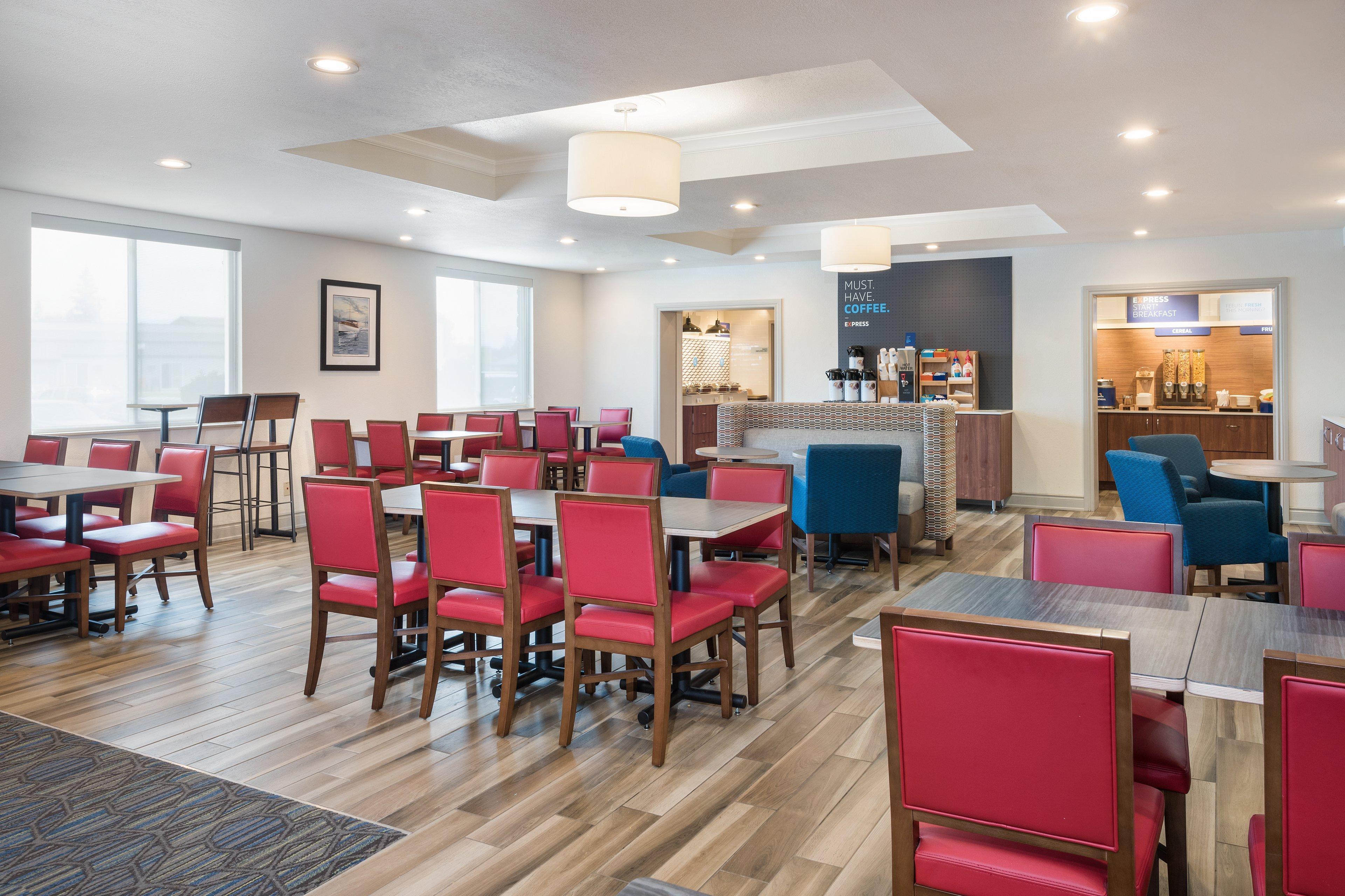 Holiday Inn Express Hotel & Suites 1000 Islands - Gananoque By Ihg Bagian luar foto