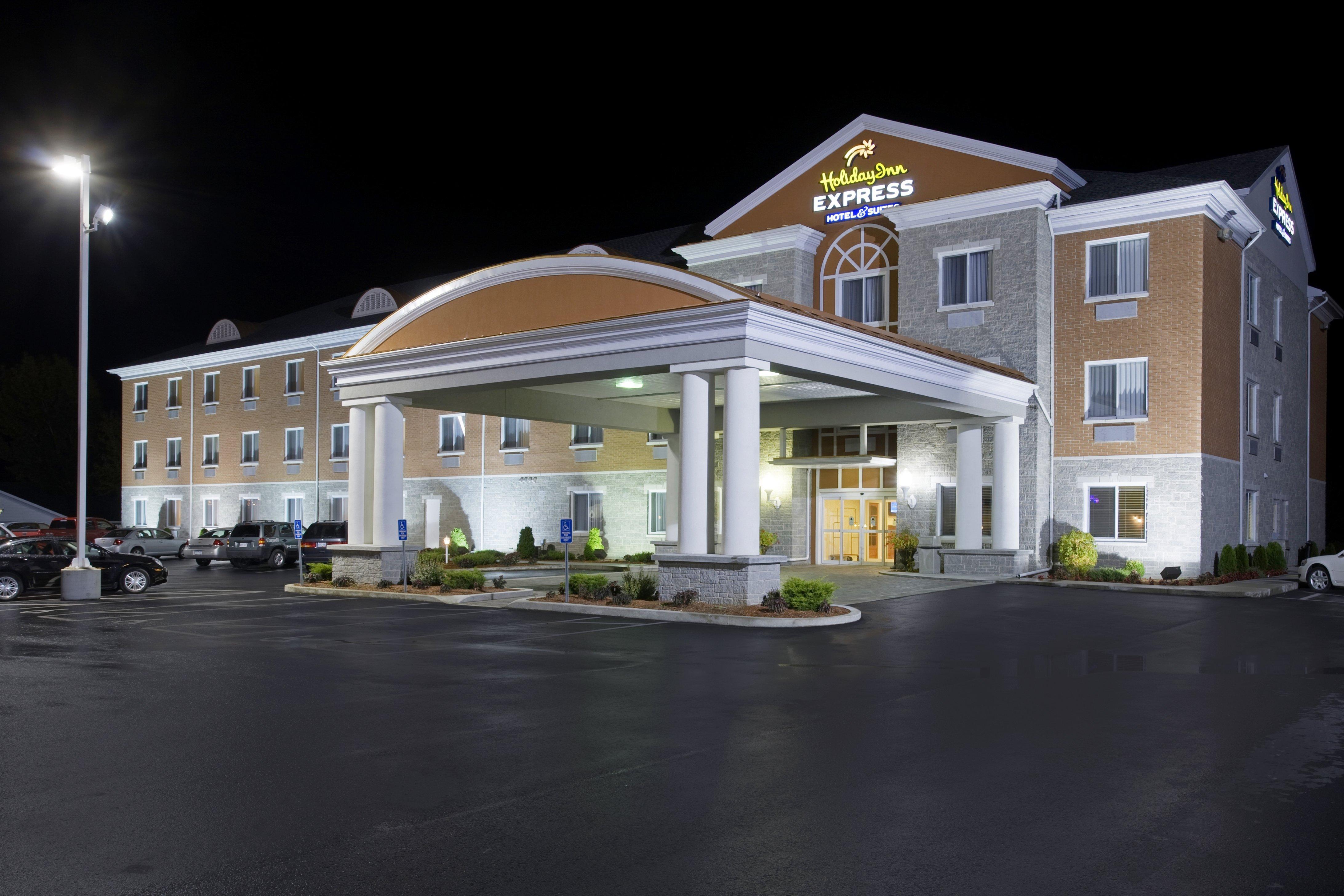Holiday Inn Express Hotel & Suites 1000 Islands - Gananoque, An Ihg Hotel Bagian luar foto