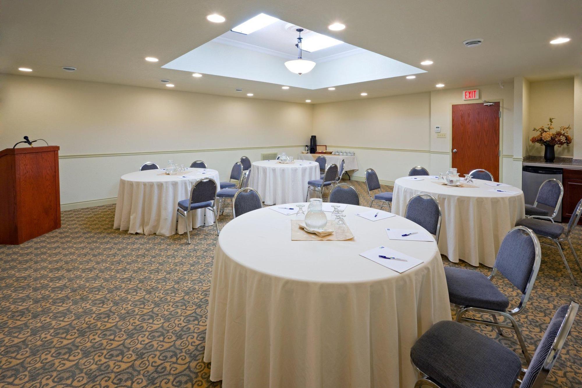 Holiday Inn Express Hotel & Suites 1000 Islands - Gananoque By Ihg Bagian luar foto