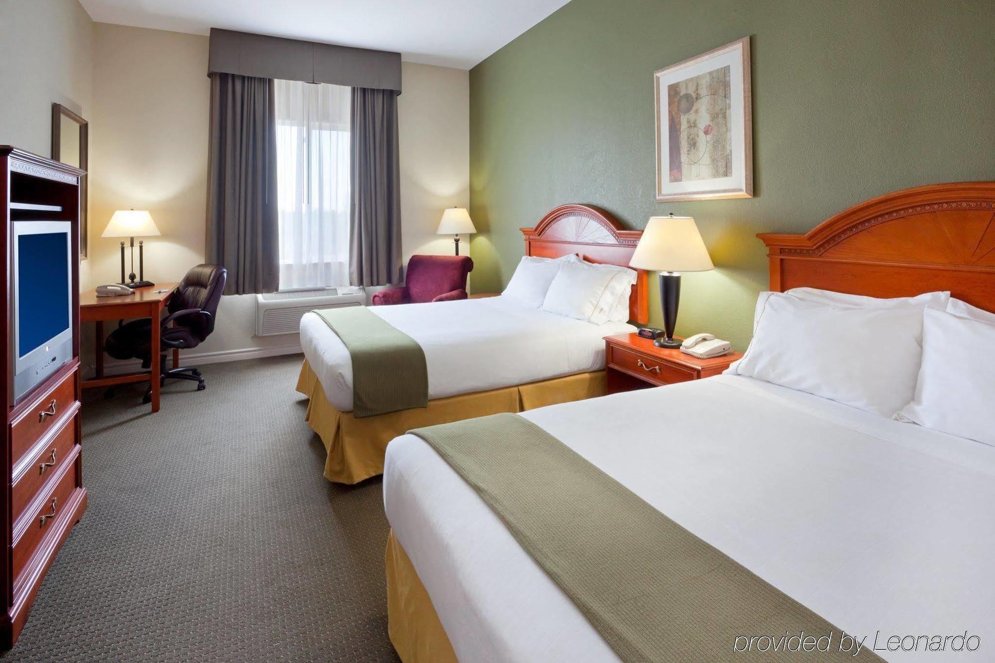 Holiday Inn Express Hotel & Suites 1000 Islands - Gananoque By Ihg Bagian luar foto
