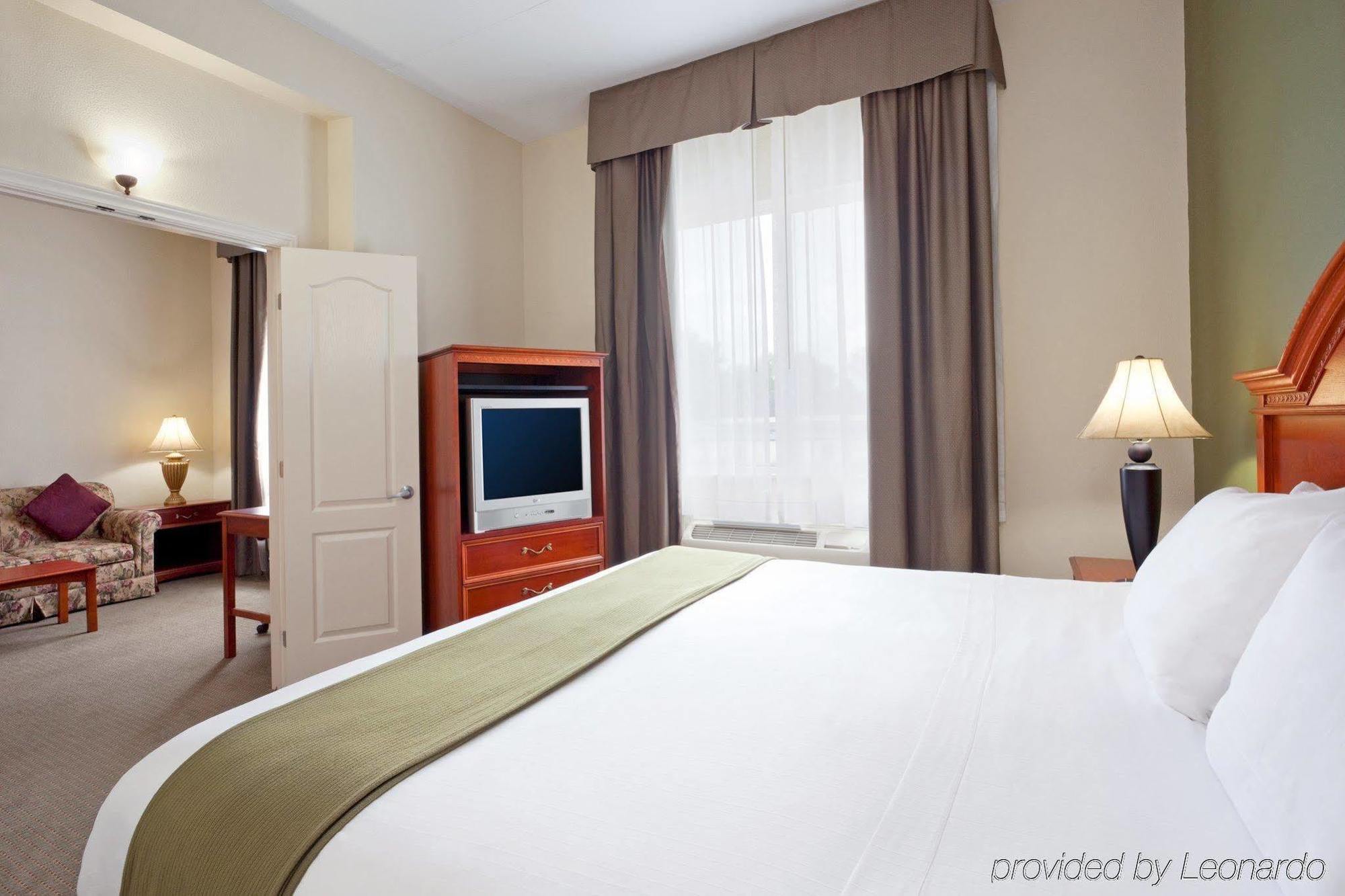 Holiday Inn Express Hotel & Suites 1000 Islands - Gananoque By Ihg Bagian luar foto